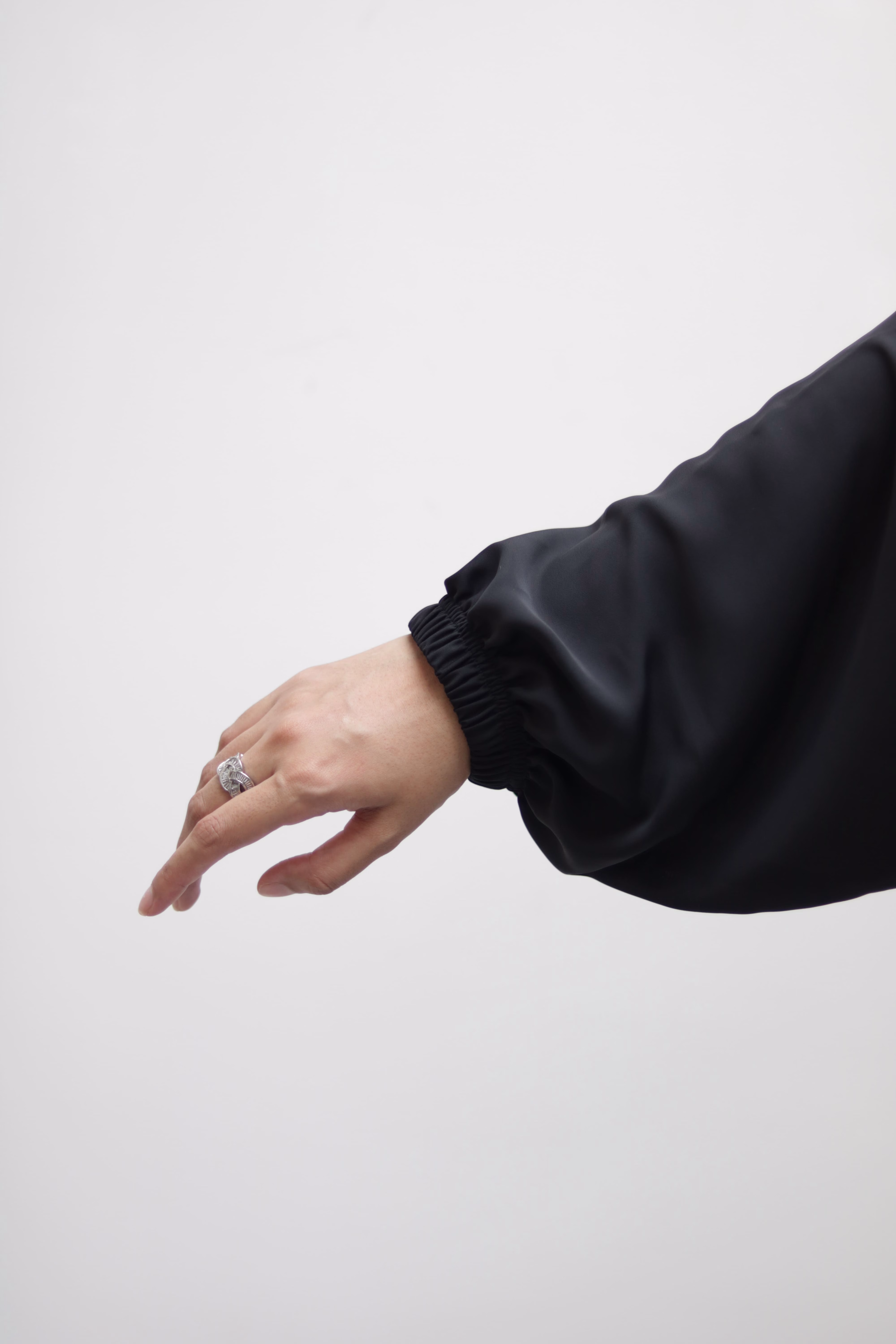 Black Classic Everyday Wear Abaya - Image 4