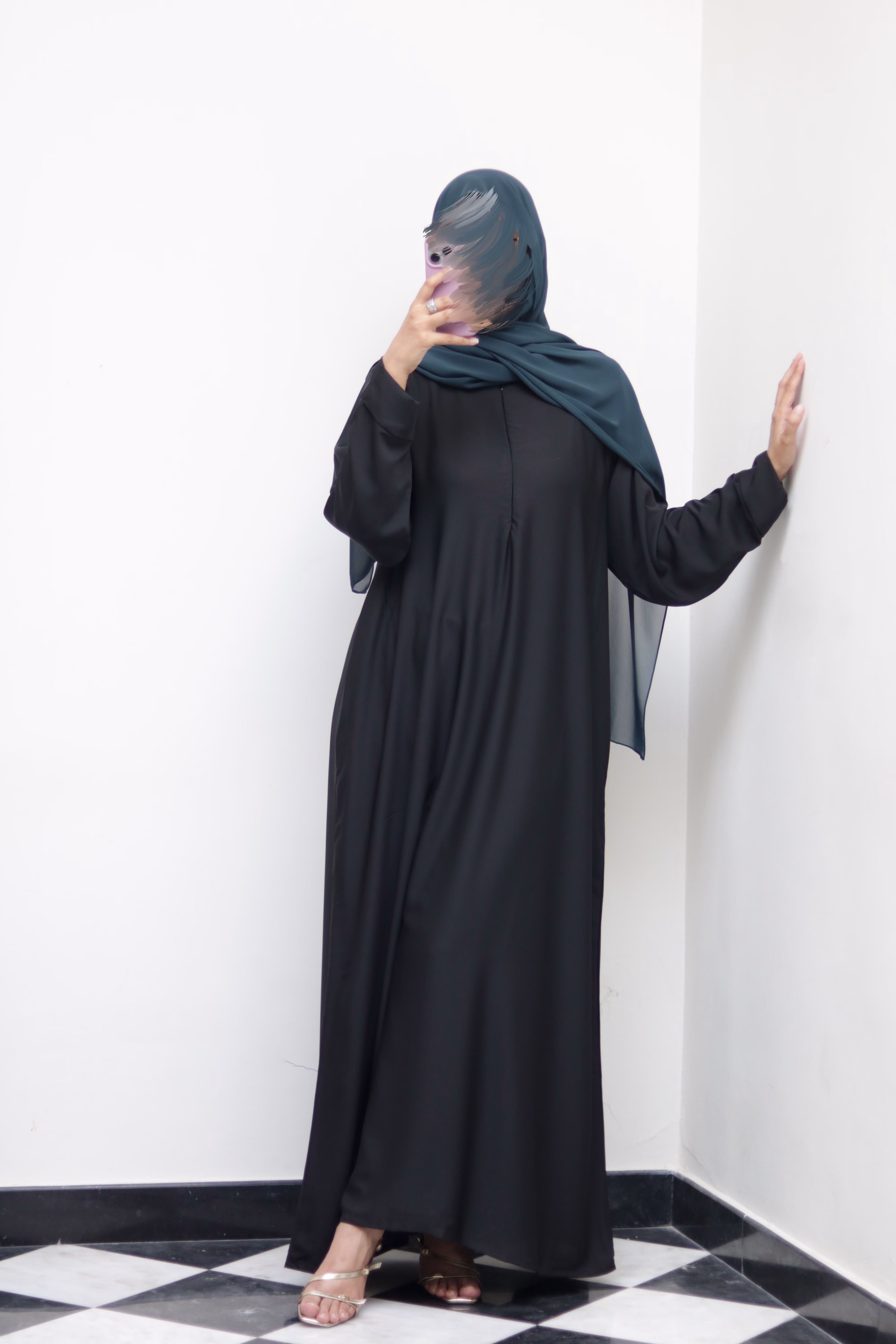 Black Sleek Everyday Wear Abaya - Image 8